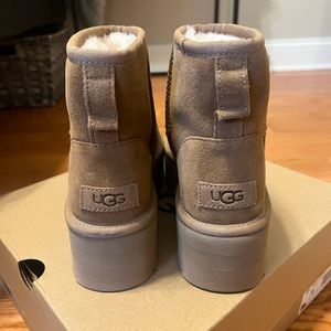 Size 6W - UGG Classic Mini Platform Boot Chestnut.